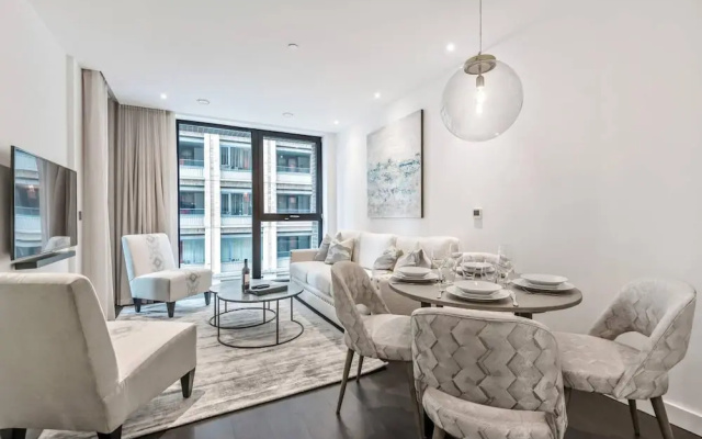 Luxury High Rise two Bedroom Flat Battersea