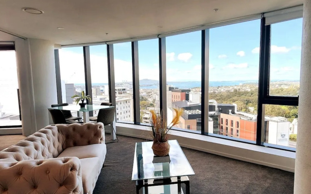 Sunny, Spacious And Magnificent Sea Views!