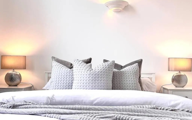 County House - THE WHITE APARTMENT