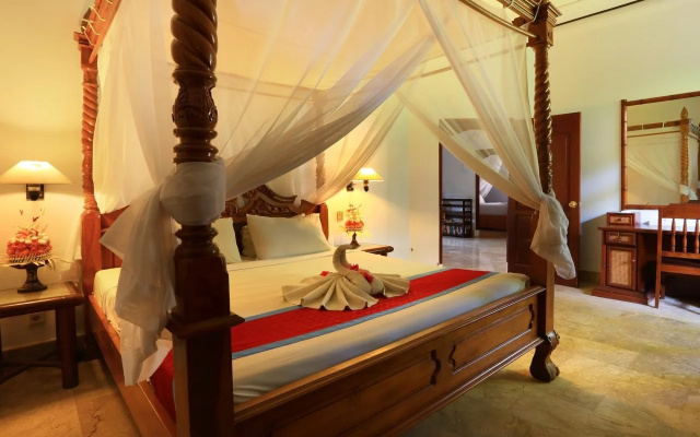 Laghawa Beach Hotel & Villa
