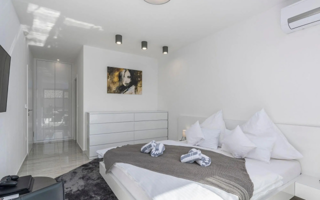 Amazing Holiday Home In Novigrad With Bubble Bath