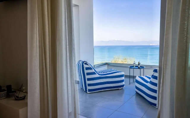 La Mer Bleue Boutique Suite