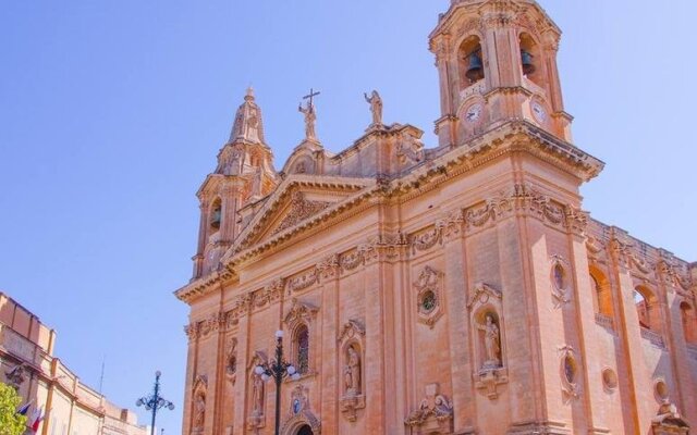 Отель Knights In Malta B&B вид на фасад