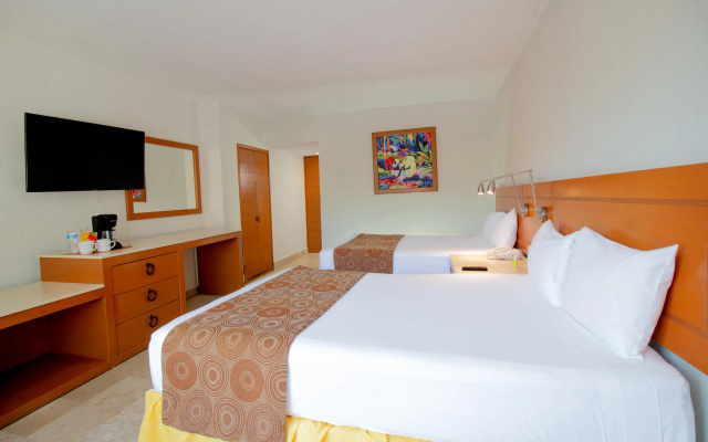 Plaza Pelicanos Club Beach Resort All Inclusive
