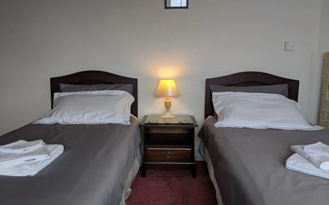 Huntingball Lodge
