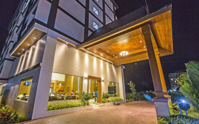 Отель Airport Resort & Spa вид на фасад
