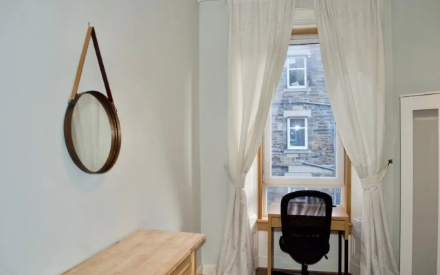 Spacious 2 Bedroom Apartment in Meadowbank