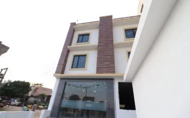 The Royal Resort by OYO Rooms