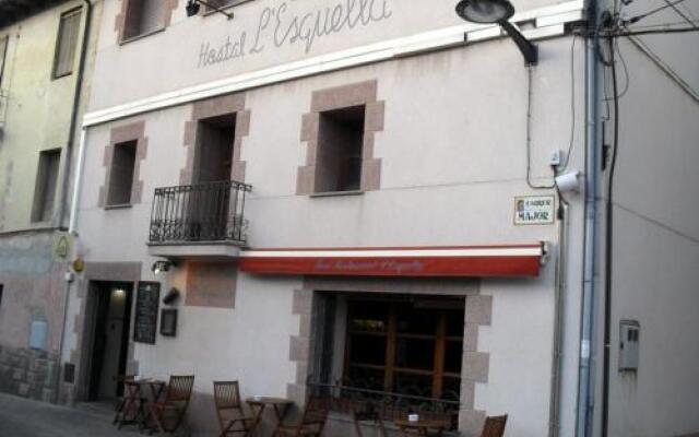 Отель Hostal L'esquella Сант-Марти-де-Сентеллес вид на фасад