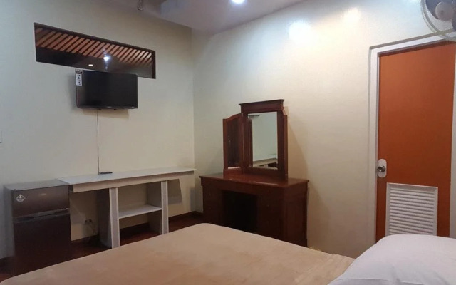 Mactan Breeze - Airport Bed & Breakfast