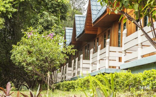 Отель Aye Thar Yar Golf Resort вид на фасад