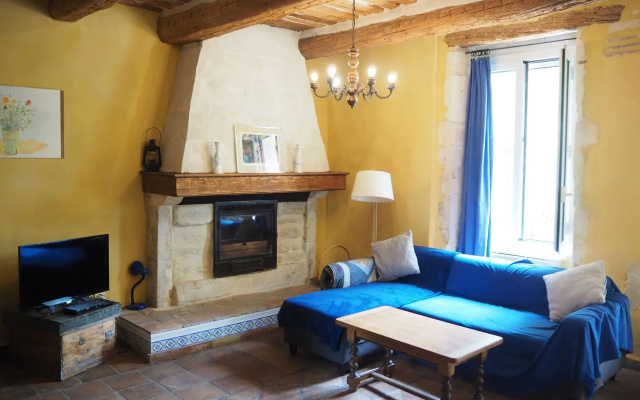 Cozy Noves Home With Pool Access