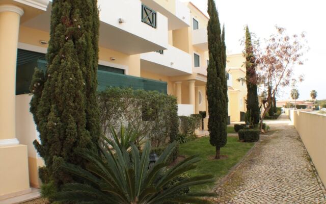 Апартаменты Apartment With 2 Bedrooms in Albufeira, With Pool Access, Enclosed Gar вид на фасад
