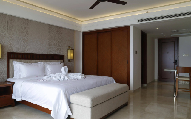 Отель Sanya Seacube Holiday