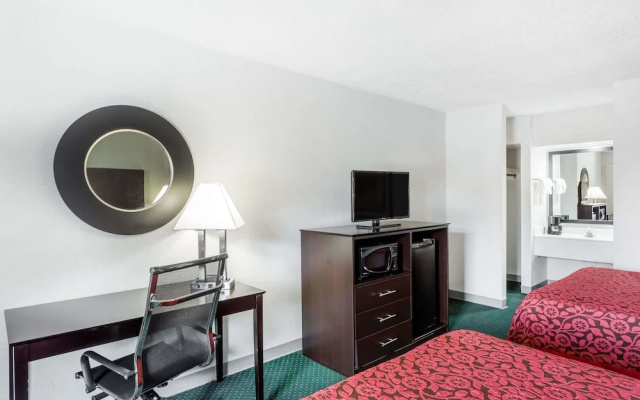 Days Inn Hendersonville