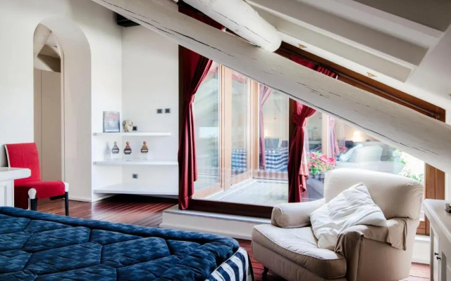 Exclusive Penthouse - by MyHomeInComo