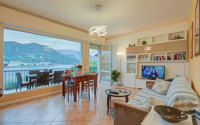 Ambra Lakeside Retreat&view / Terrace