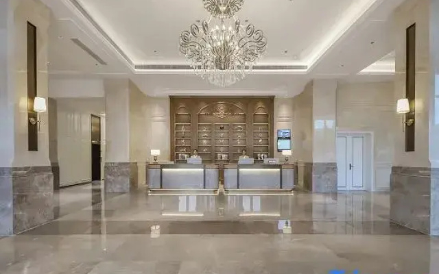 Vienna International Hotel (Tianhe Airport Pankong City Subway Station)