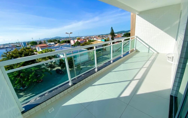 Apartamento Arejado com Localização Estratégica e Varandão - 203