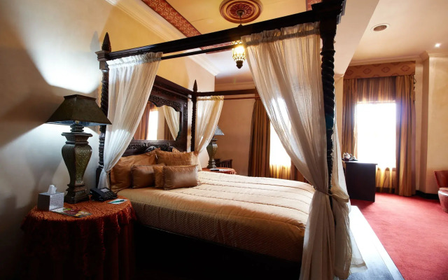 Tayfin Royale Hotel & Restaurant