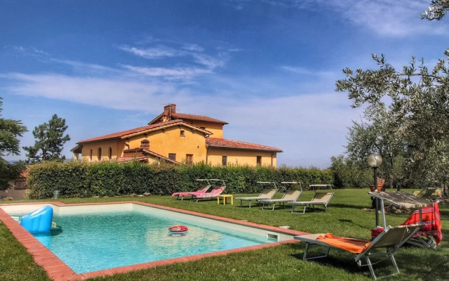 Villa in Tuscany With Pool Near Beach