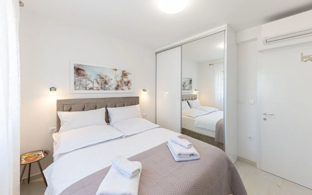 Apartment Summer Breeze Okrug Gornji