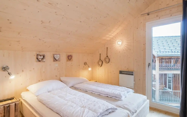Cosy Chalet With hot tub