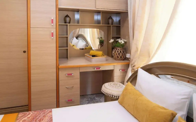 Sunrise Suite Olympiada - Luxury Beachfront Escape