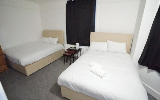 Gatwick Birchwood Lodge