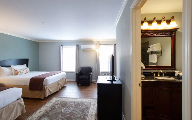 The Dahlonega Square Hotel