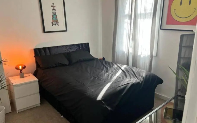 Spacious 3 bedroom house close to city centre