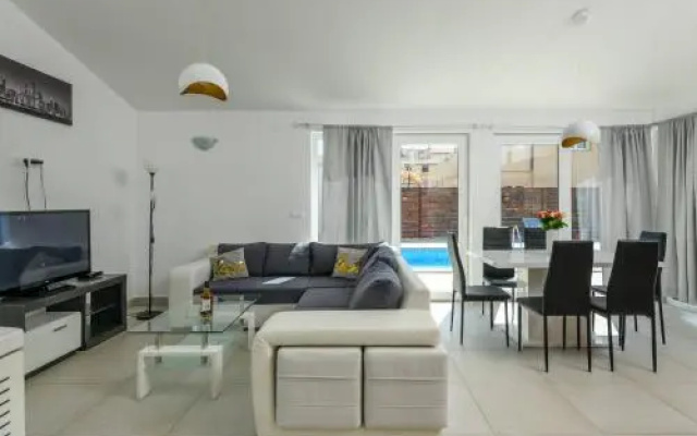 Bobo Family house with pool