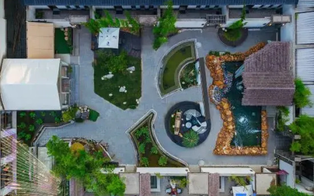 Big House Hot Spring Courtyard Hotel