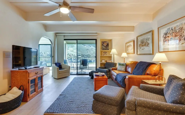 Mtn & Reservoir Views: Cozy Dillon Condo!
