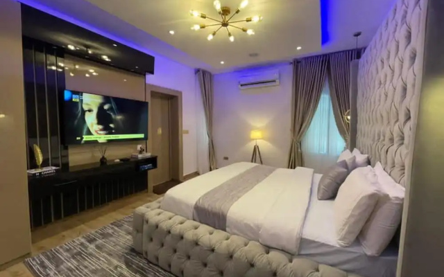 Modern Luxury 3 Bed With Pool & Gym in Lekki