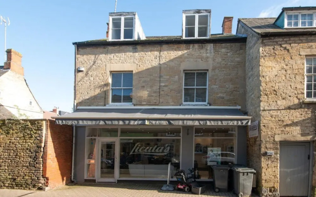 Licatas Apartment Cotswolds Sleeps 6