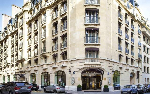 Отель Sofitel Paris Arc de Triomphe вид на фасад