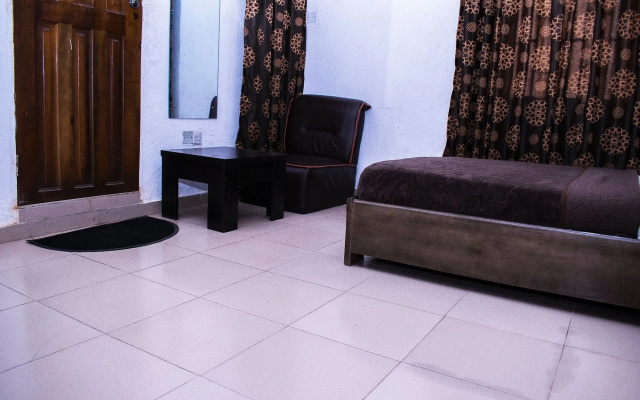 Day By Day Hotel