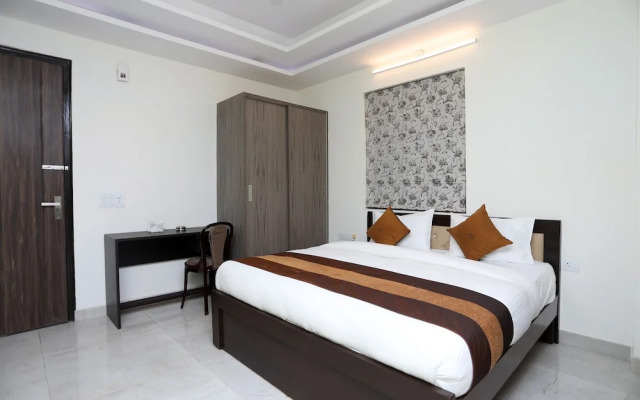 OYO 10581 Platinum Residency