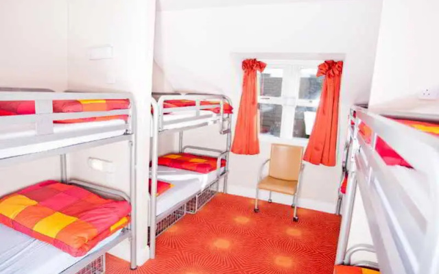 Snoozles Quay Street Tourist Hostel
