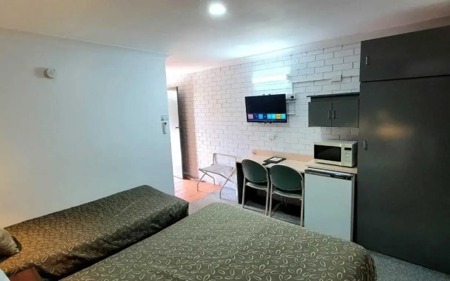 Young Goldrush Motel
