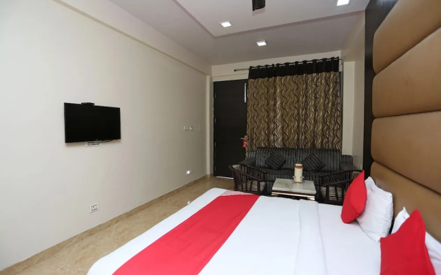 OYO 27864 Hotel Samrat