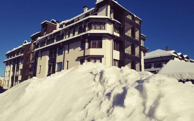 Apart Hotel Comfort Банско вид на фасад