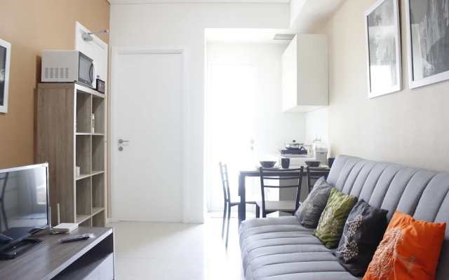 Warm 2BR Apartment at Parahyangan Residence
