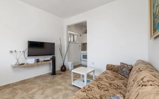 Nice Home in Cesarica With Wifi and 2 Bedrooms