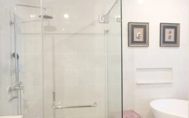 Luxury Spacious St Moritz Presidential Puri