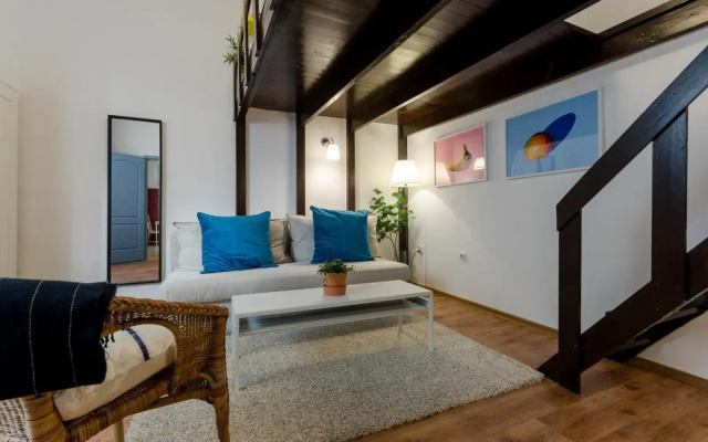 Quiet Cozy Apartment in Party Street e1