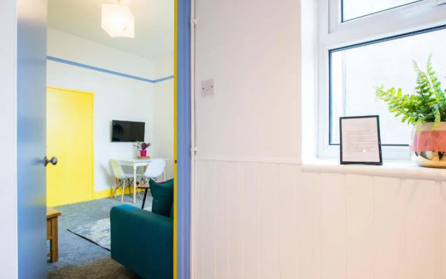 1 bed central Cardiff apartment with free parking
