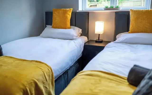 House Sleeps6-garden-petsok-parking-long Stay Disc