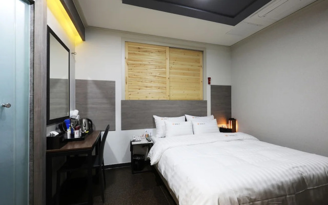 W Motel